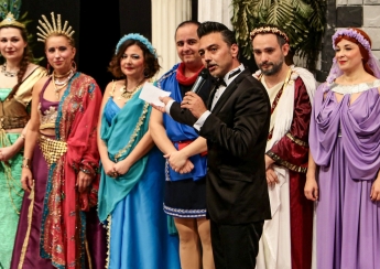 Sahne Tozu Tiyatrosu | Haber - Çağlar İşgören: “Şu an Türkiye’de oynanan tek Broadway müzikali”